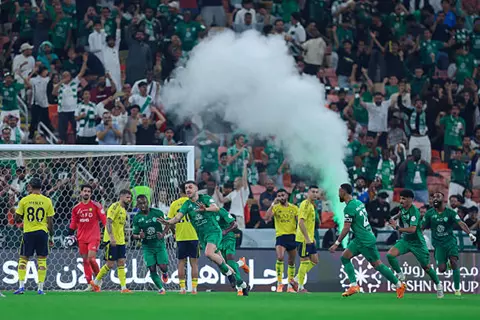  جنون الكلاسيكو.. الأهلي يكسر هيبة النصر ويمنحه الهزيمة الأولى بالدوري السعودي